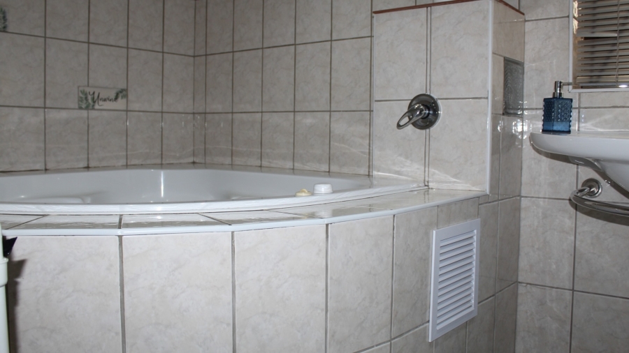 3 Bedroom Property for Sale in Avondale Western Cape